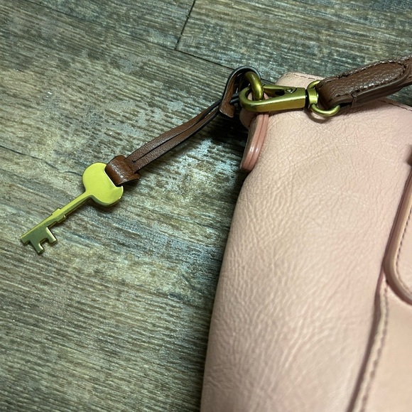 Fossil Pink Leather Tote Bag- EUC 2 straps smaller size - Picture 8 of 11